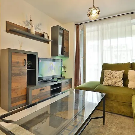 Апартаменти Ada Apartment 406 Брашов