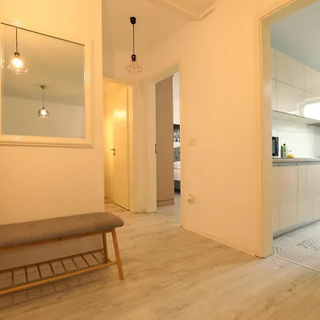 Ada Apartment 406 Апартаменти